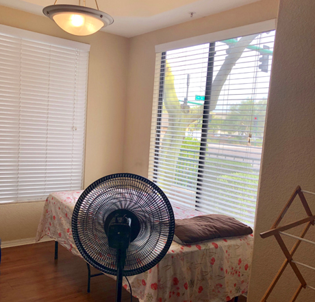 Male roommate, No lease, Living room (hall) Available