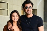 Alia Bhatt with Ranbir Kapoor, Alia Bhatt with Ranbir Kapoor, alia bhatt flaunts her baby bump, Darlings
