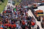 Anti-gun, Anti-gun Violence, anti gun violence protesters block major freeway in chicago, Illinois state police
