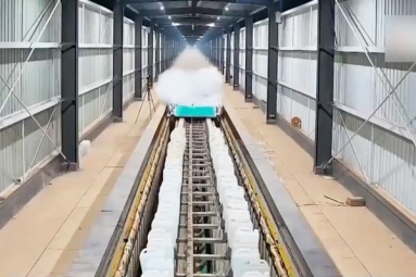 Chinese Train Breaks World Record with 700 Kmph in Two Seconds Chinese Train Breaks World Record with 700 Kmph in Two Seconds