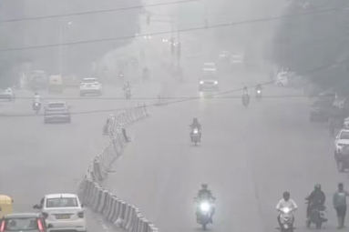 Delhi&#039;s air quality Worsens: AQI nears Very Poor Category