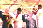 donald trump statue in telangana, Donald Trump Bhakt from Telangana, donald trump bhakt from telangana in india unveils a 6 ft statue of u s president performs puja with milk, Srinivas kuchibhotla donald trump statue in telangana, Donald Trump Bhakt from Telangana, donald trump bhakt from telangana in india unveils a 6 ft statue of u s president performs puja with milk, Srinivas kuchibhotla