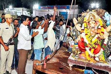 High Court Serious Over Immersion of Idols in Hussain Sagar
