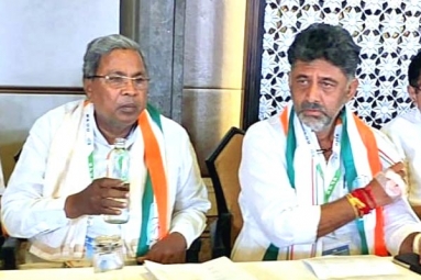 Karnataka CM Race: Siddaramaiah Vs DK Shiva Kumar