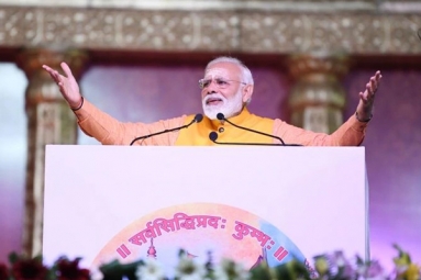 Prime Minister Narendra Modi Felicitates Sanitation workers At Kumbh Mela
