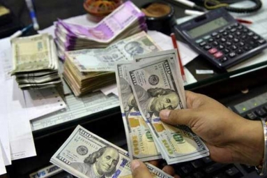 Early Trade: Rupee Declines 3 Paise against U.S. Dollar