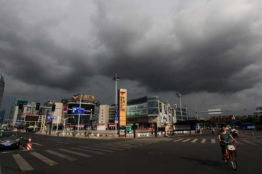 Shanghai Tropical Storm: Over 13,000 Evacuates Shanghai Tropical Storm: Over 13,000 Evacuates