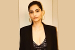 Sonam Kapoor news, Sonam Kapoor latest, sonam flaunts off her curves, Fashion icon Sonam Kapoor news, Sonam Kapoor latest, sonam flaunts off her curves, Fashion icon