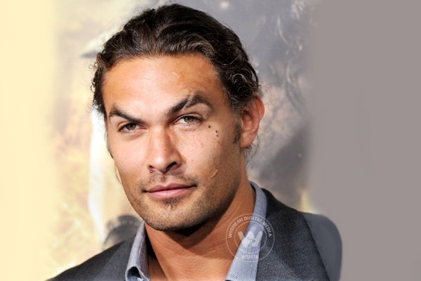 Jason Momoa to play Aquaman in 'Batman v. Superman'},{Jason Momoa to play Aquaman in 'Batman v. Superman'