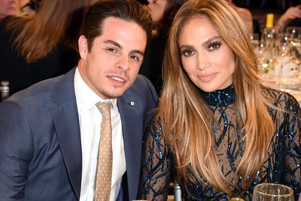 Jennifer Lopez breaks off with toyboy boyfriend},{Jennifer Lopez breaks off with toyboy boyfriend