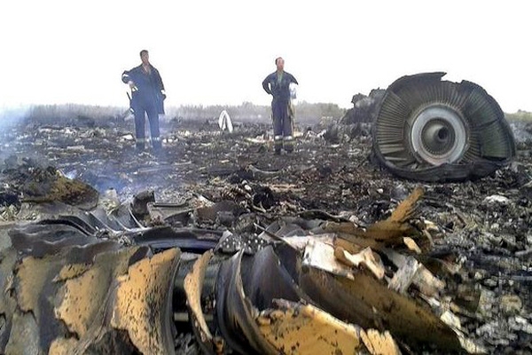 Malaysian plane crashes over Ukraine, 298 killed},{Malaysian plane crashes over Ukraine, 298 killed