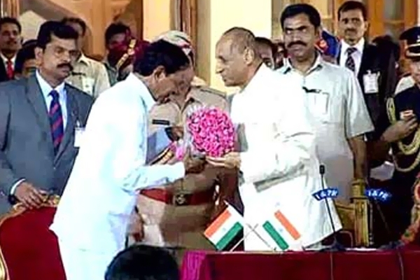 Telangana Indias 29th state formed at midnight},{Telangana Indias 29th state formed at midnight