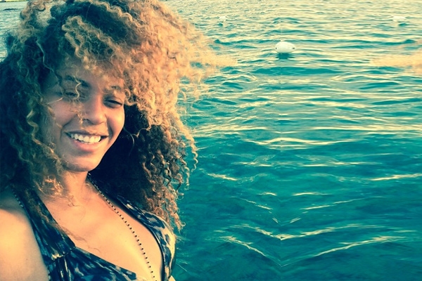 Did Beyonce photoshop her gams?},{Did Beyonce photoshop her gams?