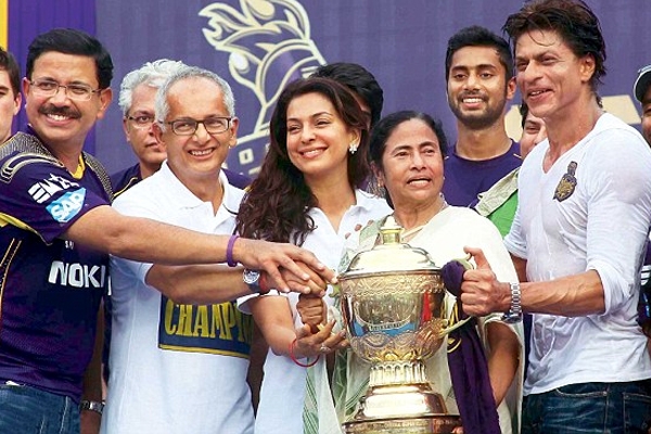 Kolkata goes ecstatic as KKR returns with IPL trophy},{Kolkata goes ecstatic as KKR returns with IPL trophy