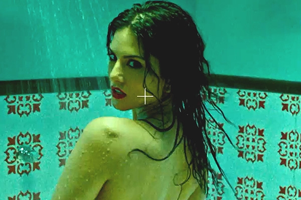 Sunny Leone's 'Ragini MMS 2' copies 'Pyscho' shower sequence? },{Sunny Leone's 'Ragini MMS 2' copies 'Pyscho' shower sequence? 