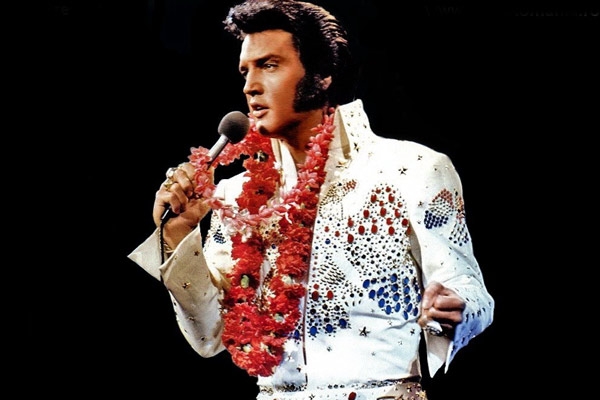 Baz Luhrmann to make movie on Elvis Presley },{Baz Luhrmann to make movie on Elvis Presley 