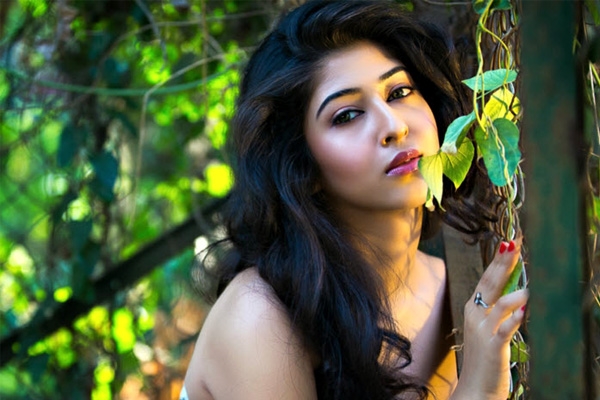 Tollywood&rsquo;s new sensation Sonarika Bhadoria is making her debut with Jaduugadu in the direction of Yogesh. Naga Shourya is playing the male lead and the movie has been slated for release in the last week of May. Even before the release of her debut movie, Sonarika has been blown with various offers. The first look of Sonarika from Jaduugadu has been receiving exceptional response all over. As per the latest update, she has signed her next movie with Bellamkonda Srinivas who made his debut with Alludu Seenu in the direction of VV Vinayak. Srinivas will soon start shooting for his second film in the direction of Bheemaneni Srinivas Rao and the movie is in final stages of pre production. The regular shoot of the movie will start from the second week of May which is the remake of Tamil super hit film Sundarapandian. Bellamkonda Suresh will produce the movie on Sri Sai Ganesh Productions. Initially Tamannah has been roped in for the female lead however as she could not adjust her dates, the makers have opted out for Sonarika. An official confirmation has been awaited.},{Tollywood&rsquo;s new sensation Sonarika Bhadoria is making her debut with Jaduugadu in the direction of Yogesh. Naga Shourya is playing the male lead and the movie has been slated for release in the last week of May. Even before the release of her debut movie, Sonarika has been blown with various offers. The first look of Sonarika from Jaduugadu has been receiving exceptional response all over. As per the latest update, she has signed her next movie with Bellamkonda Srinivas who made his debut with Alludu Seenu in the direction of VV Vinayak. Srinivas will soon start shooting for his second film in the direction of Bheemaneni Srinivas Rao and the movie is in final stages of pre production. The regular shoot of the movie will start from the second week of May which is the remake of Tamil super hit film Sundarapandian. Bellamkonda Suresh will produce the movie on Sri Sai Ganesh Productions. Initially Tamannah has been roped in for the female lead however as she could not adjust her dates, the makers have opted out for Sonarika. An official confirmation has been awaited.