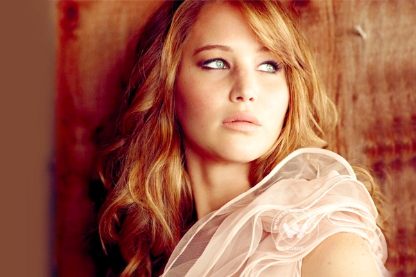 Jennifer Lawrence secretly engaged?},{Jennifer Lawrence secretly engaged?