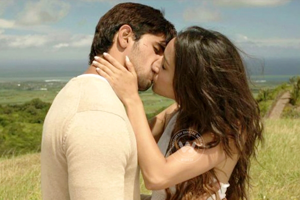 Sidharth Malhotra, Shraddha Kapoor&#039;s passionate kiss in &#039;Ek Villain&#039; },{Sidharth Malhotra, Shraddha Kapoor&#039;s passionate kiss in &#039;Ek Villain&#039; 