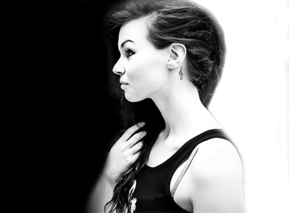 Ear tattoos are the new fashion rage},{Ear tattoos are the new fashion rage
