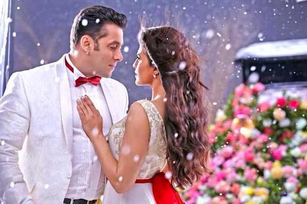 Salman Khan kicks off  an new song},{Salman Khan kicks off  an new song