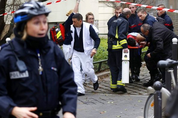 Terrorists stormed news paper office, 12 killed},{Terrorists stormed news paper office, 12 killed