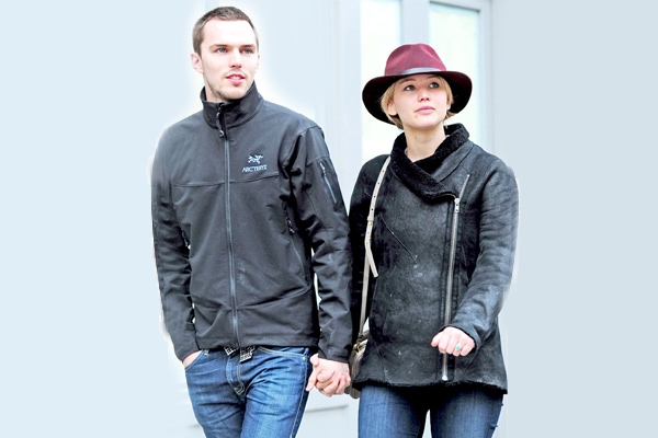 Jennifer Lawrence is single again},{Jennifer Lawrence is single again