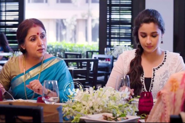 Alia Bhatt shares strong bond with Revathi after '2 States'},{Alia Bhatt shares strong bond with Revathi after '2 States'