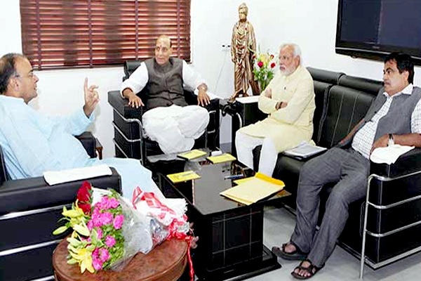 Modi's cabinet to include Rajnath Jaitley and Gadkari},{Modi's cabinet to include Rajnath Jaitley and Gadkari