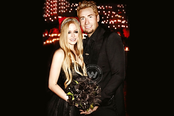 Look what Chad Kroeger gifted Avril on their first anniversary},{Look what Chad Kroeger gifted Avril on their first anniversary
