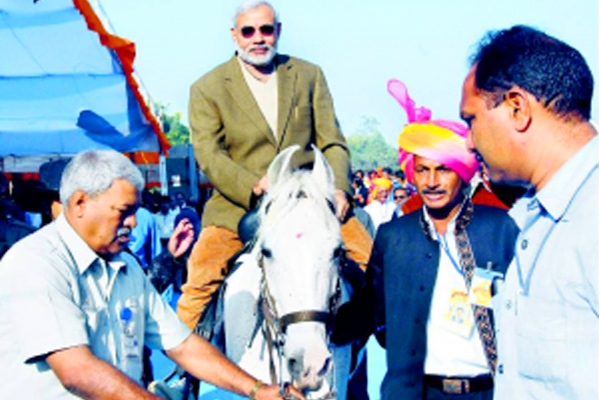 NaMo visits Vaishno Devi shrine ahead of 'Bharat Vijay Rallies'},{NaMo visits Vaishno Devi shrine ahead of 'Bharat Vijay Rallies'