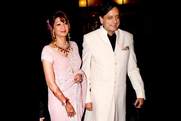 Delhi Police issues notice to Shashi Tharoor},{Delhi Police issues notice to Shashi Tharoor