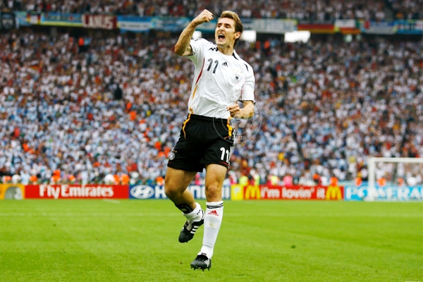 World Cup 2014: Miroslav Klose becomes all-time top scorer },{World Cup 2014: Miroslav Klose becomes all-time top scorer