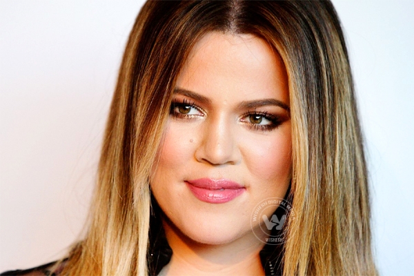Khloe Kardashian blames sister Kourtney for weight gain},{Khloe Kardashian blames sister Kourtney for weight gain