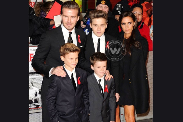 Victoria and David Beckham share wedding photos to mark 15th aniversary},{Victoria and David Beckham share wedding photos to mark 15th aniversary