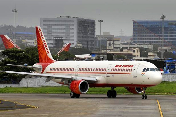 An Air India Employee was detained for Smuggling Gold?