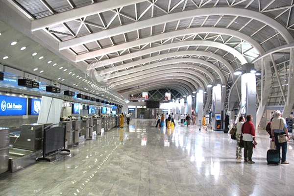 Mumbai on high alert due to Bomb threats at airport and Taj hotel