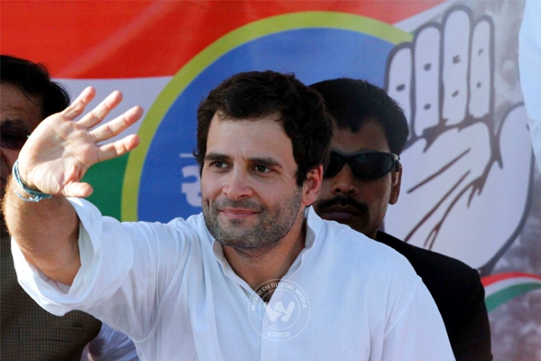 Congress' poll manifesto hails Rahul Gandhi as PM},{Congress' poll manifesto hails Rahul Gandhi as PM