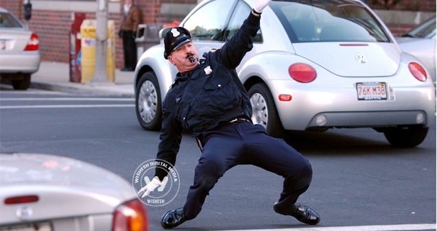 Traffic cop guides cars with Michael Jackson moves},{Traffic cop guides cars with Michael Jackson moves