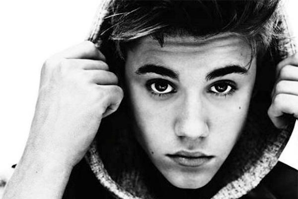 Justin Bieber booked again for robbery, battery},{Justin Bieber booked again for robbery, battery