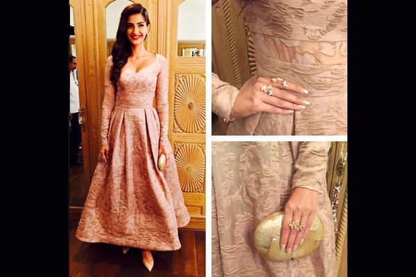 Sonam Kapoor, The Trendsetter of The Year awardee},{Sonam Kapoor, The Trendsetter of The Year awardee