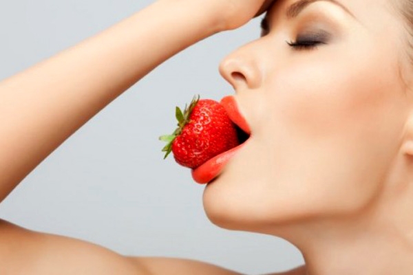 Beauty care with strawberry},{Beauty care with strawberry