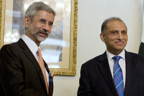 Pak Premier Advocates for New Chapter in ties},{Pak Premier Advocates for New Chapter in ties