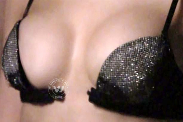 Hi-tech bra opens only for real love},{Hi-tech bra opens only for real love