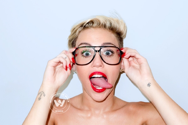 Miley Cyrus receives a naked prom proposal},{Miley Cyrus receives a naked prom proposal