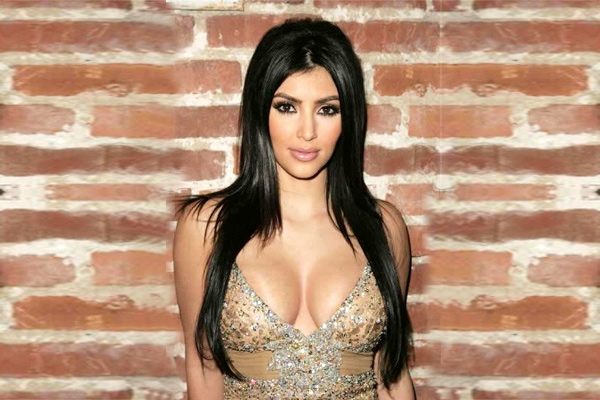 Kim Kardashian to earn $85 million for lending name to app},{Kim Kardashian to earn $85 million for lending name to app