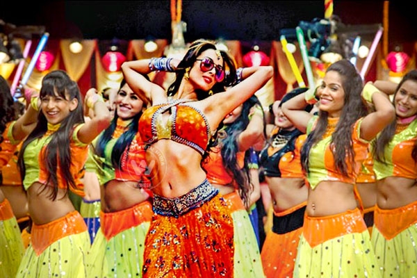 'Dolly Ki Doli' first look: Malaika Arora sizzling in item number},{'Dolly Ki Doli' first look: Malaika Arora sizzling in item number