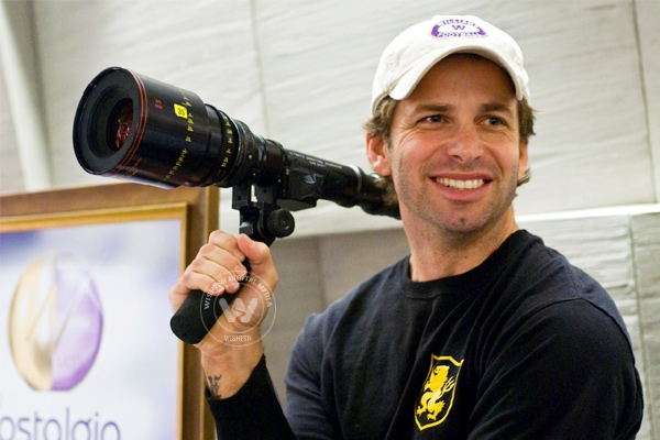 Zack Snyder to helm 'Justice League'},{Zack Snyder to helm 'Justice League'