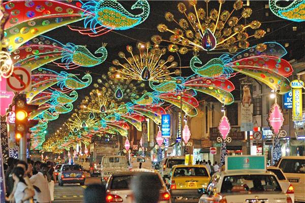 Indians among top spenders in Singapore