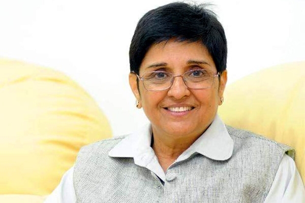 Kiran Bedi joins BJP, AAP under trouble now},{Kiran Bedi joins BJP, likely to be a CM candidate?